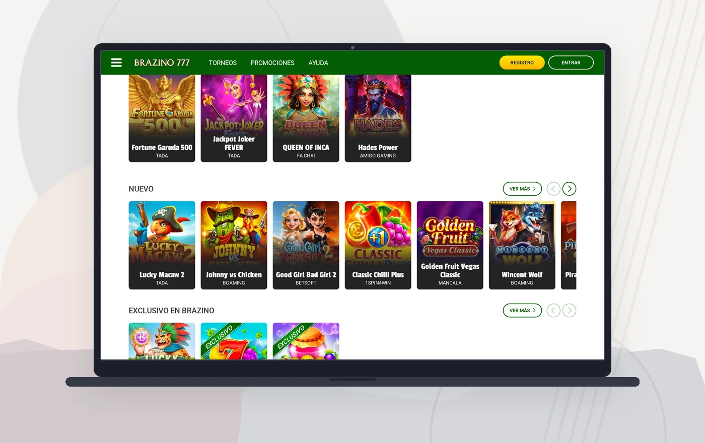 Formulario de registro de un casino online abierto en un notebook junto a un teléfono